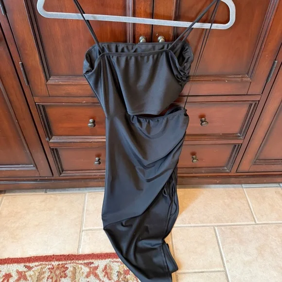 Black Asymmetrical Cut Out Side Ruched Dress - Small (Saved by the Dress) - Picture 5 of 6